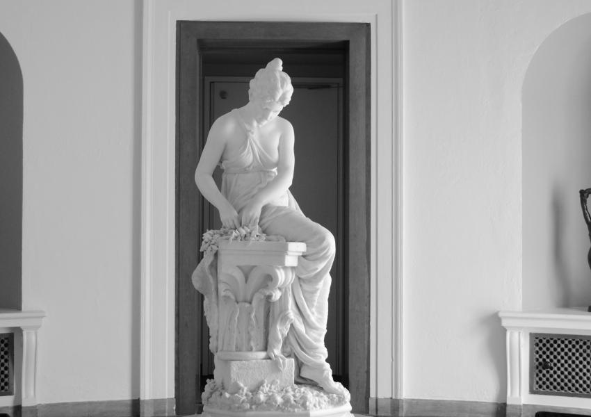 black and white photo of the rotunda at MAM with Crown For The victor Sculpture